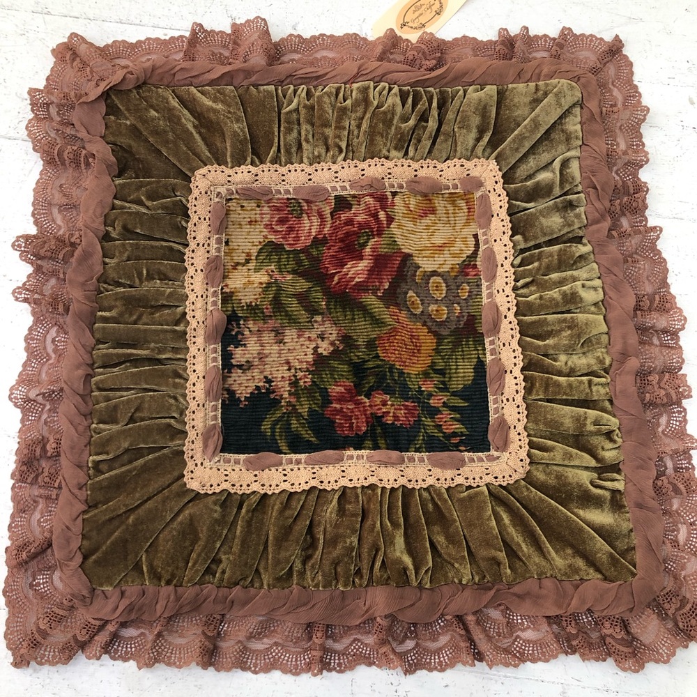 Handmade throw pillow cover.  Velvet and Lace.